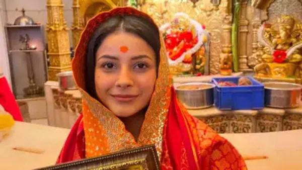 Video: दुल्हन सी बनी इस शख्स के साथ मंदिर से निकली शहनाज गिल, नंगे पैर हसीना ने....