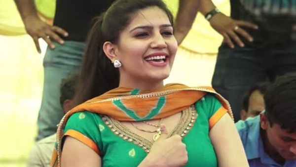 Haryanvi Dance Video: स्टेज पर खड़े होकर सपना चौधरी ने काटा बवाल, लोग बोले- एक बार और...