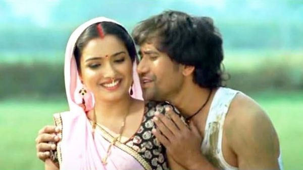 Bhojpuri Video: खेत में रोमांस करते दिखे आम्रपाली दुबे और निरहुआ, वीडियो देख खुश हो जाएगा मन