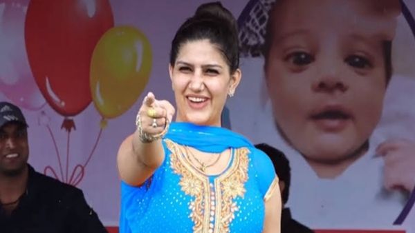 Haryanvi Dance Video: सपना चौधरी ने टाइट सूट में मटकाई कमर, देखते रह गए लोग, देखें हॉट वीडियो