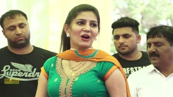 Haryanvi Song: सपना चौधरी को डांस के दौरान आई 'हिचकी', मटक-मटक कर किया ऐसा डांस कि...
