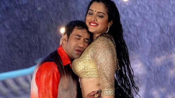 Bhojpuri Video: सावन के मौसम में झरने के नीचे रोमांटिक हुए आम्रपाली दुबे-निरहुआ, देखें हॉट वीडियो