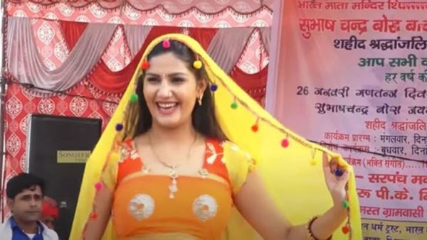 Haryanvi Song: 'नशेले नैनो...' से सपना चौधरी ने लोगों को किया घायल, उनके स्टेजतोड़ डांस ने हिलाया इंटरनेट