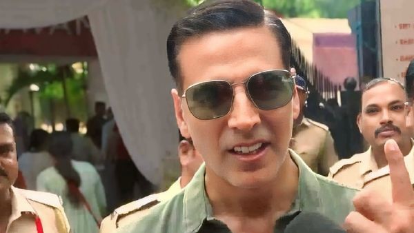 कनाडियन- कनाडियन कहकर चिढ़ाते थे लोग, अक्षय कुमार ने बंद की लोगों की जुबान, डाला पहला वोट