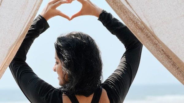 मांग में सिंदूर लगाकर टीवी एक्ट्रेस ने किया ऐसा डांस, लोग बोले- 'नहीं आता है क्यों करती हो'