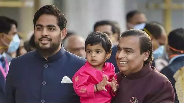 बेटे आकाश की इस हरकत पर बुरी तरह से भड़के थे Mukesh Ambani, सिक्योरिटी गार्ड के बदतमीजी करने पर...