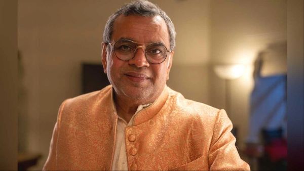 वोट डालने गए Paresh Rawal ने कर दी सजा की डिमांड, कहा- 'ऐस लोगों का तुरंत इनकम टैक्स बढ़ा देने चाहिए'