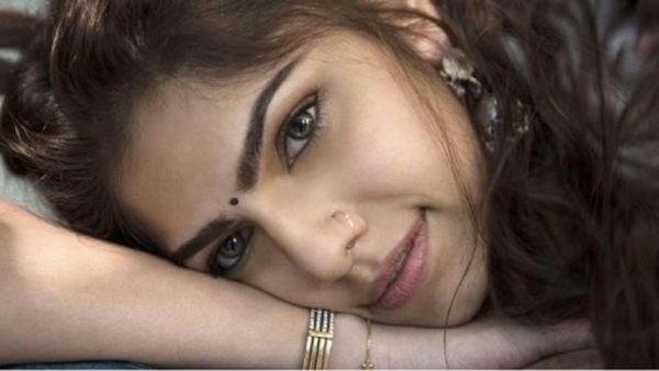 बॉयफ्रेंड -मां के मर जाने पर भी हंसती रही ये एक्ट्रेस, हीरामंडी की आलमजेब की ऐसी है दास्तान