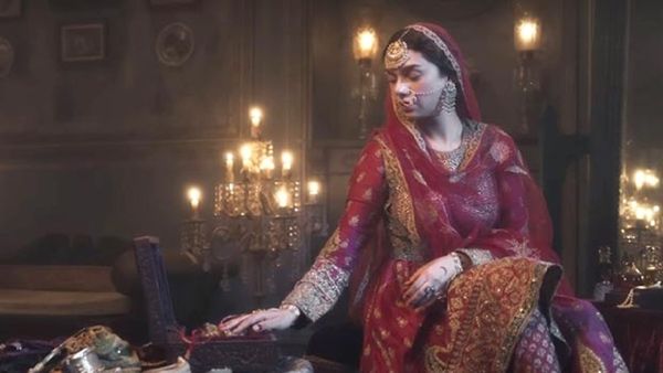 लाखों-करोड़ों लेकर हीरामंडी की तवायफ बन गई ये बॉलीवुड हीरोइने! फिर दिखाए खूब लटके-झटके