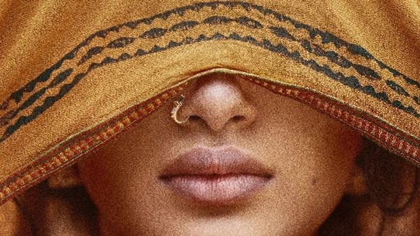 बॉक्स ऑफिस पर हिट होते ही इस हसीना के बढ़े भाव, रातों-रात डबल की फीस, 19 की उम्र में किया था डेब्यू