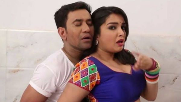 Bhojpuri Video: 'हमार चोली में...' जब आम्रपाली दुबे ने निरहुआ से आधी रात मांगी मदद, देखें वीडियो...