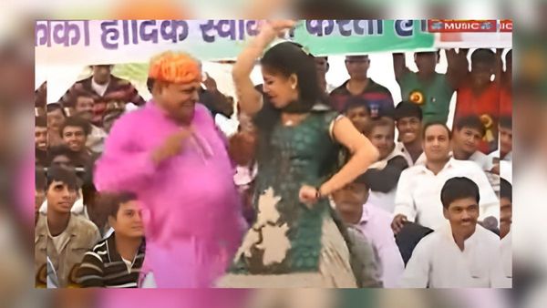 Sapna Choudhary Video: बाली उम्र की सपना चौधरी ने अधेड़ उम्र के ताऊ के साथ किया...अब वीडियो हो रहा वायरल