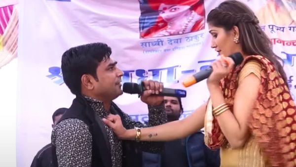 Sapna Choudhary Video: स्टेज पर शख्स ने की ऐसी हरकत तो सपना चौधरी ने मारा धक्का,नजारा देखने के लिए उमड़ी भीड़