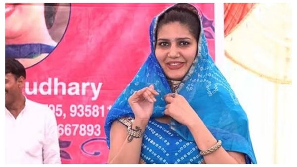 Haryanvi Song: सपना चौधरी ने घूम-घूमकर किया स्टेज पर डांस, लटके-झटके देख भीड़ का मचला दिल, देखें वीडियो