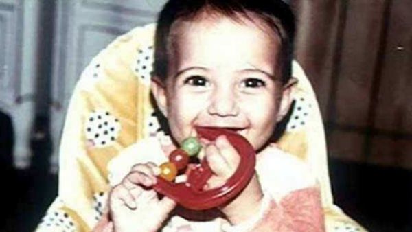 इस टॉप हसीना ने जब 27 साल बड़े विलेन संग दिया किसिंग सीन, आज होता है पछतावा