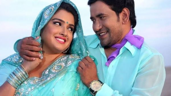 Bhojpuri Video: आम्रपाली दुबे संग समुद्र किनारे इश्क़ लड़ाते दिखे निरहुआ, कभी किया किस तो कभी...
