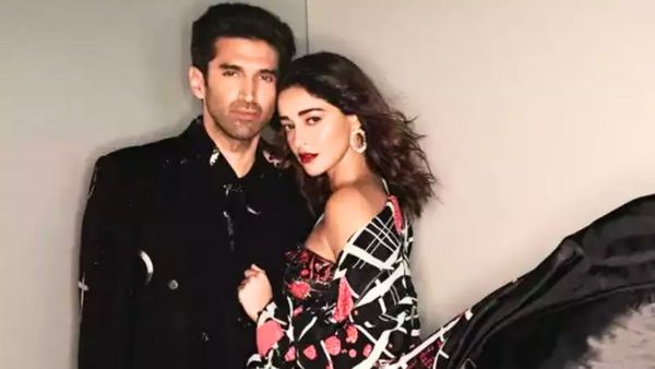 अनन्या पांडे से ब्रेकअप के बाद इस महिला के साथ नजर आए आदित्य रॉय कपूर, पहले लगाया गले फिर...