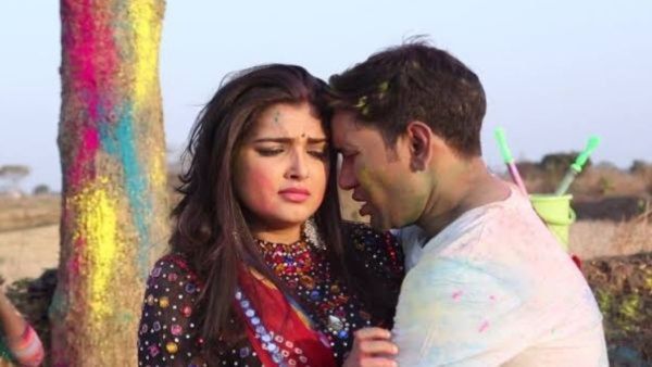 Bhojpuri Video: भैया की साली आम्रपाली दुबे को घरवाली बनाना चाहते हैं निरहुआ, देखें वायरल वीडियो