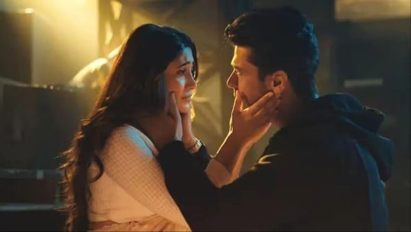 डंके की चोट पर रिश्ते को बताया था अफवाह, मीडिया को सुनाई थी खरी-खोटी, अब किसिंग वीडियो आया सामने