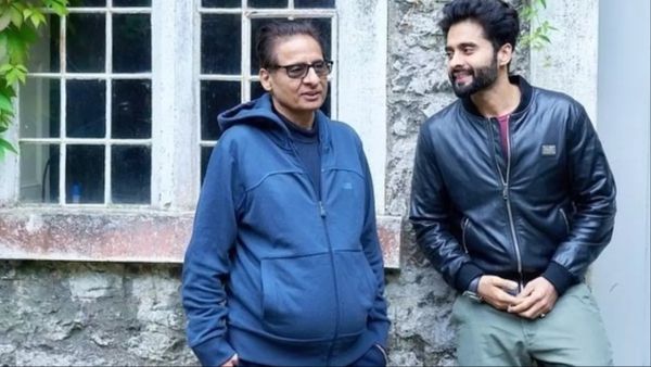 वाशु भगनानी नहीं दे रहे क्रू की पेमेंट, कहा-'अस्पताल के बिल भरने के लिए कर्जा लिया अब ये लोग पैसा नहीं दे रहे'