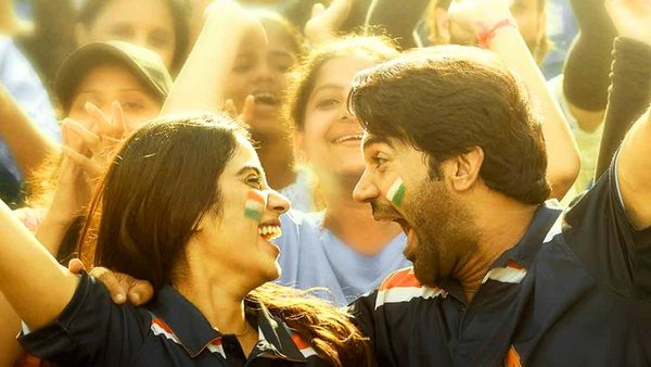 Mr and Mrs Mahi Box Office Day 1: मैदान में उतरते ही जाह्नवी कपूर की फिल्म ने मारा छक्का, कमाए करोड़ों रुपये