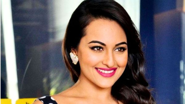 फराह खान ने सोनाक्षी को बोला 'सूर्पनखा' तो एक्ट्रेस बोलीं- हरकतें तो मेरी ऐसी ही हैं पहले ही नाक कटवा चुकी हूं