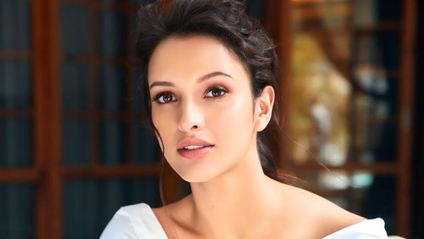 Skin Care: एनिमल की तृप्ति डिमरी अपनी खूबसूरती बढ़ाने के लिए करती हैं ये काम, फॉलो करते ही दिखेगा रिजल्ट