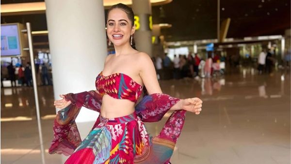 Urfi Javed Spider Look: उर्फी जावेद ने पहने मकड़ी के जाले! जबरदस्त तरीके से गालियां दे रहे हैं लोग!