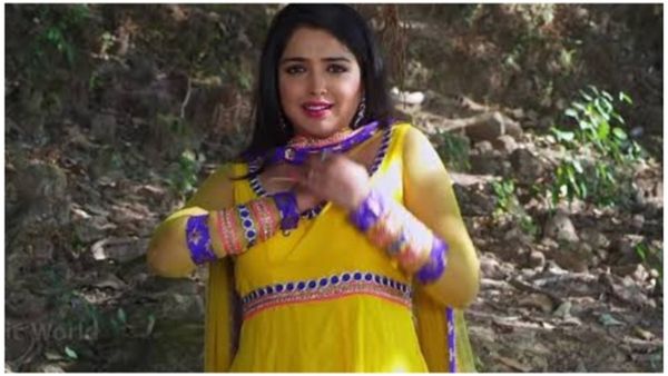 Bhojpuri Video: निरहुआ के डांस पर फ़िदा हुईं आम्रपाली दुबे, जमकर लगाए ठुमके देखें वीडियो