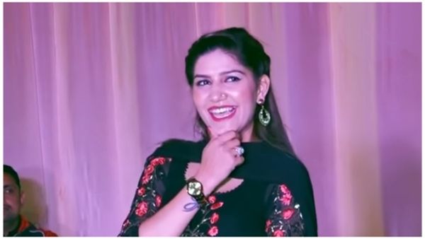 Haryanvi Song: काले सूट में सपना चौधरी के डांस की दीवानी हुई पब्लिक, सोशल मीडिया पर वीडियो ने मचाई धूम