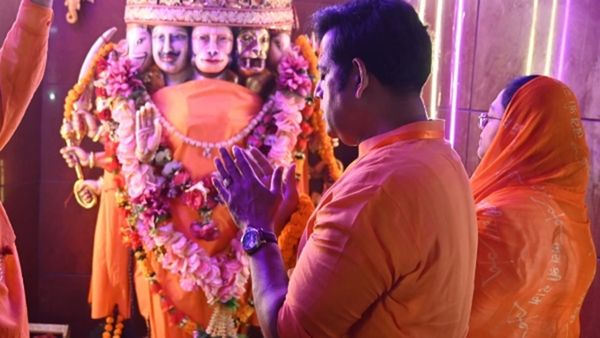 500 रुपए लेकर मुंबई आया ये एक्टर, 12 लोगों संग एक ही कमरे में काटे दिन, अब भोजपुरी सिनेमा में बोलती है तूती