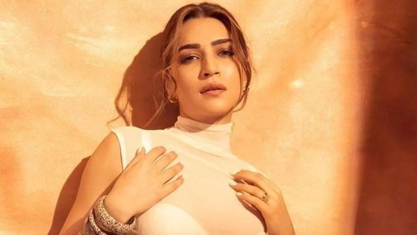 Kriti Sanon फिर करेंगी फिल्मों में डेब्यू, अपकमिंग फिल्म और लीड रोल को लेकर किया खुलासा!