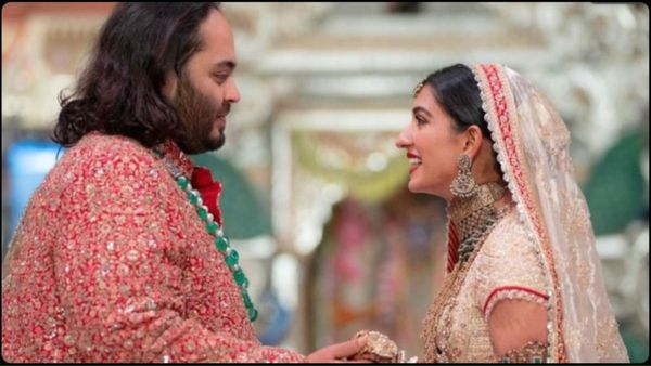 Anant Ambani Radhika Merchant की पहली तस्वीर आई सामने, एक दूसरे की आंखों में डूबा दिखा कपल