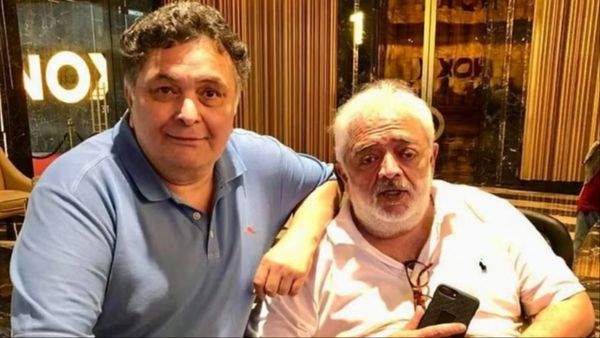 मशहूर डायरेक्टर ने बताया Rishi Kapoor ने उन्हें छोटी स्कर्ट में रशियन लड़कियां देखने के लिए बुलाया और फिर...