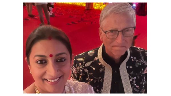 स्मृति ईरानी ने बिल गेट्स के साथ तस्वीर की शेयर, कैप्शन में बोलीं- 'क्यूंकि बिल भी कभी बराती था...'