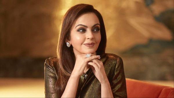 Nita Ambani उठते ही सोने के प्याले में चाय पीती हैं, एक कप की कीमत में तो घूम कर आ जाएंगे विदेश!