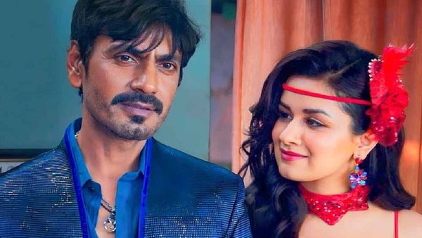 21 साल की एक्ट्रेस को Kiss करने पर हुआ था बवाल? अब नवाजुद्दीन सिद्दीकी ने तोड़ी चुप्पी!