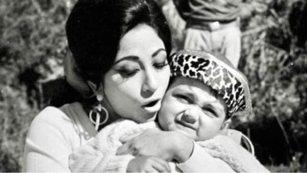 15 मिनट के रोल के लिए वसूले 4 करोड़, माला सिन्हा की गोद में बैठे इस क्यूट से बच्चे को पहचाना ?
