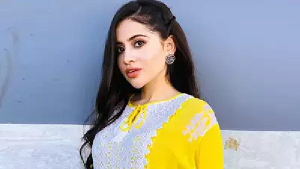 Urfi Javed Video: नया सांग धरे निकली उर्फी जावेद, हसीना से दूर भागे देखने वाले!