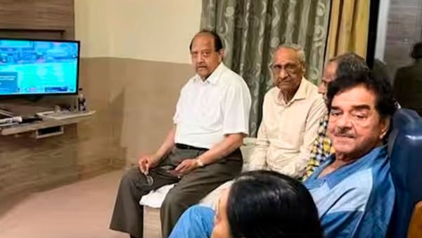 अस्पताल से सामने आई शत्रुघ्न सिन्हा की तस्वीर, बेटे लव सिन्हा ने दी हेल्थ अपडेट, बोले- पापा अब...