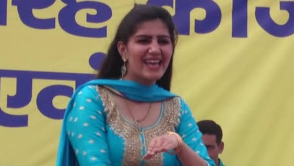 Haryanvi Song: सपना चौधरी का नीले सूट में ऐसा डांस कभी नहीं देखा होगा, वीडियो मचा रही है तहलका