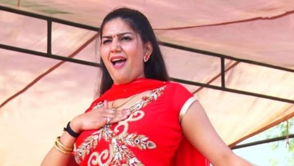Haryanvi Song: सपना चौधरी के दमदार मूव्स ने मचाया गदर, वीडियो देख लोग भी थिरकने पर हुए मजबूर