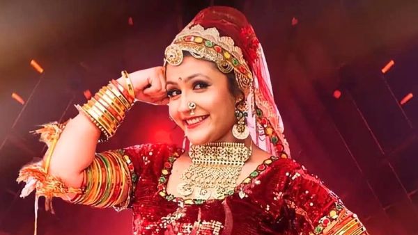 Haryanvi Gana: गोरी नागोरी ने मेले में लगाए जबरदस्त ठुमके, स्टेज पर किया ऐसा डांस कि फटी रह गईं लोगों की आंखें