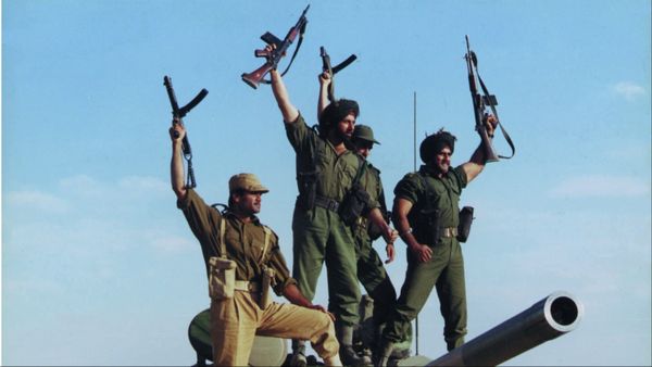 Independence Day 2024: पूरे चार घंटे की थी ये देशभक्ति से भरी फिल्म, डायरेक्टर को मिलने की लगी थी धमकियां