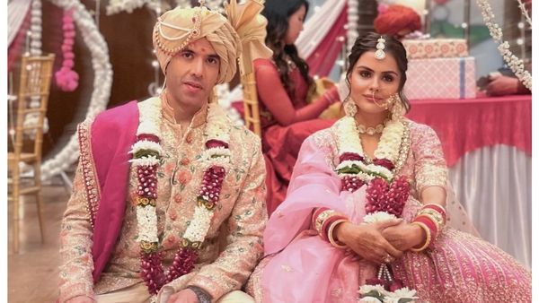 दुल्हन बनी प्रियंका, कपूर खानदान के बेटे संग मंडप पर आईं नज़र, शादी की तस्वीरों से हैरान जमाना