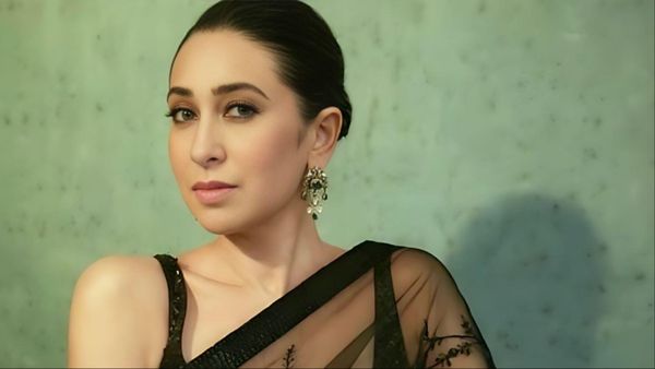 Karisma Kapoor ने इंडस्ट्री में देखे कैसे-कैसे दिन, बताया- 'हम झाड़ के पीछे जाकर कपड़े बदलते और बाथरूम भी...'