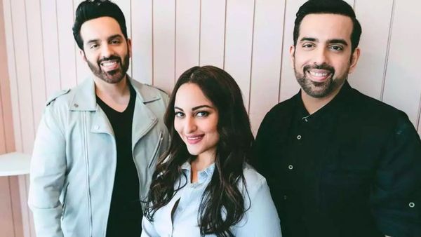 Raksha Bandhan 2024: बॉलीवुड के इन भाई-बहनों के बीच खड़ी हो गई नफरत की दीवार, मुंह तक देखना नहीं करते हैं पसंद