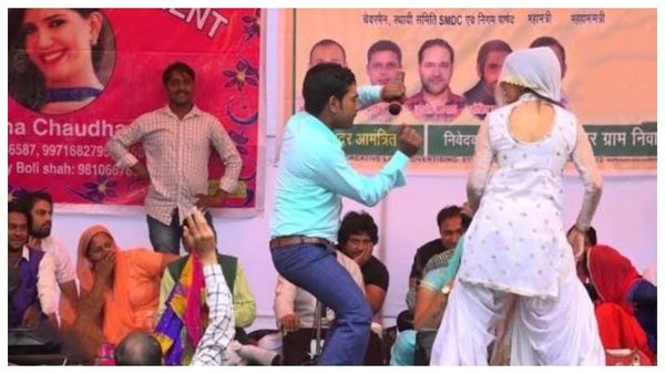 Haryanvi Song: सपना चौधरी ने अनजान शख्स के साथ किया नागिन डांस, खूबी मारे ठुमके, देखें वीडियो