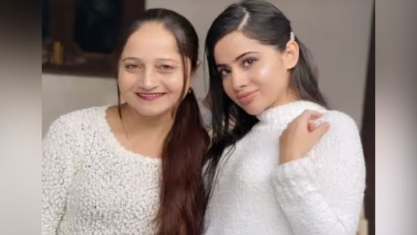 Urfi Javed की मां ने किया चौकाने वाला खुलासा, बोलीं- 'उसकी वजह से ही हमारा घर..'