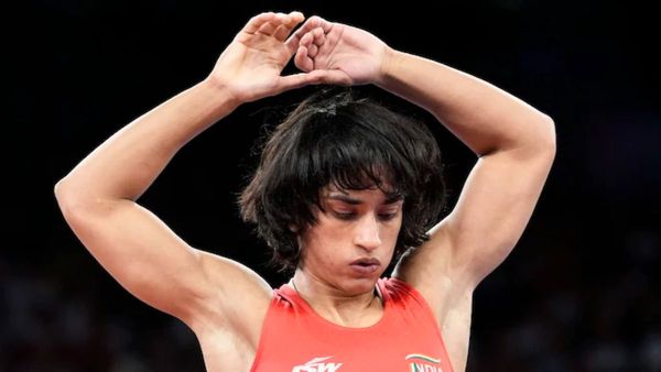 Vinesh Phogat Retirement: विनेश फोगाट ने किया संन्यास का ऐलान, बोलीं- अब हिम्मत टूट चुकी है...